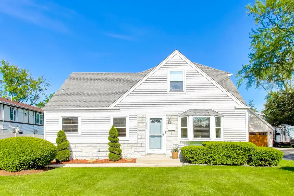 2825 Eisenhower Drive, Des Plaines, IL 60018 - #1