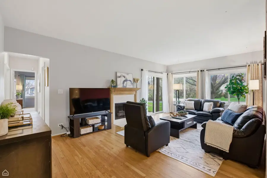 101 Windwood Court #101, Buffalo Grove, IL 60089 - #3