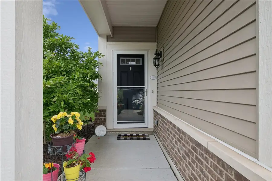 605 N Falls Circle, Pingree Grove, IL 60140 - #2