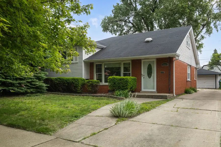 4821 W 105th Street, Oak Lawn, IL 60453 - #3