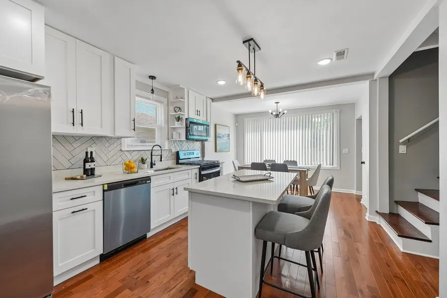 9139 S Oglesby Avenue, Chicago, IL 60617 - #3