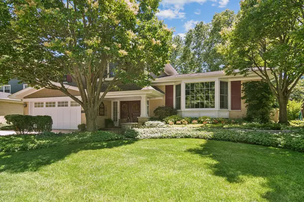 1019 E Waverly Drive, Arlington Heights, IL 60004