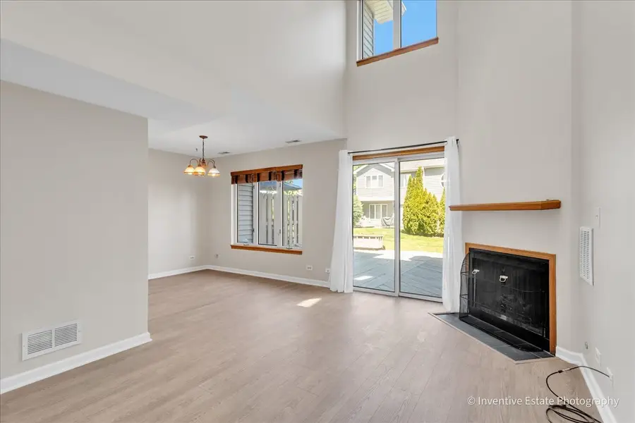 8304 Highpoint Circle #B, Darien, IL 60561 - #3