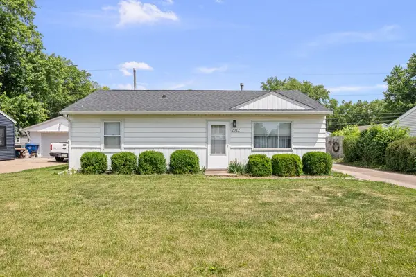 2012 W 68 Street, Davenport, IA 52806