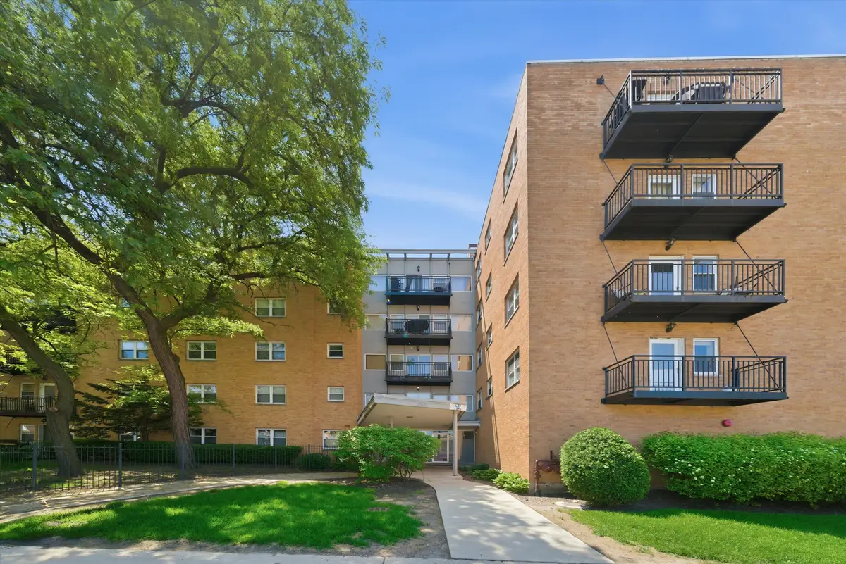 2501 W Bryn Mawr Avenue #302, Chicago, IL 60659 - #1