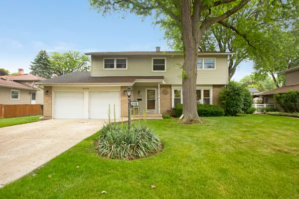 1110 E Dogwood Lane, Mount Prospect, IL 60056