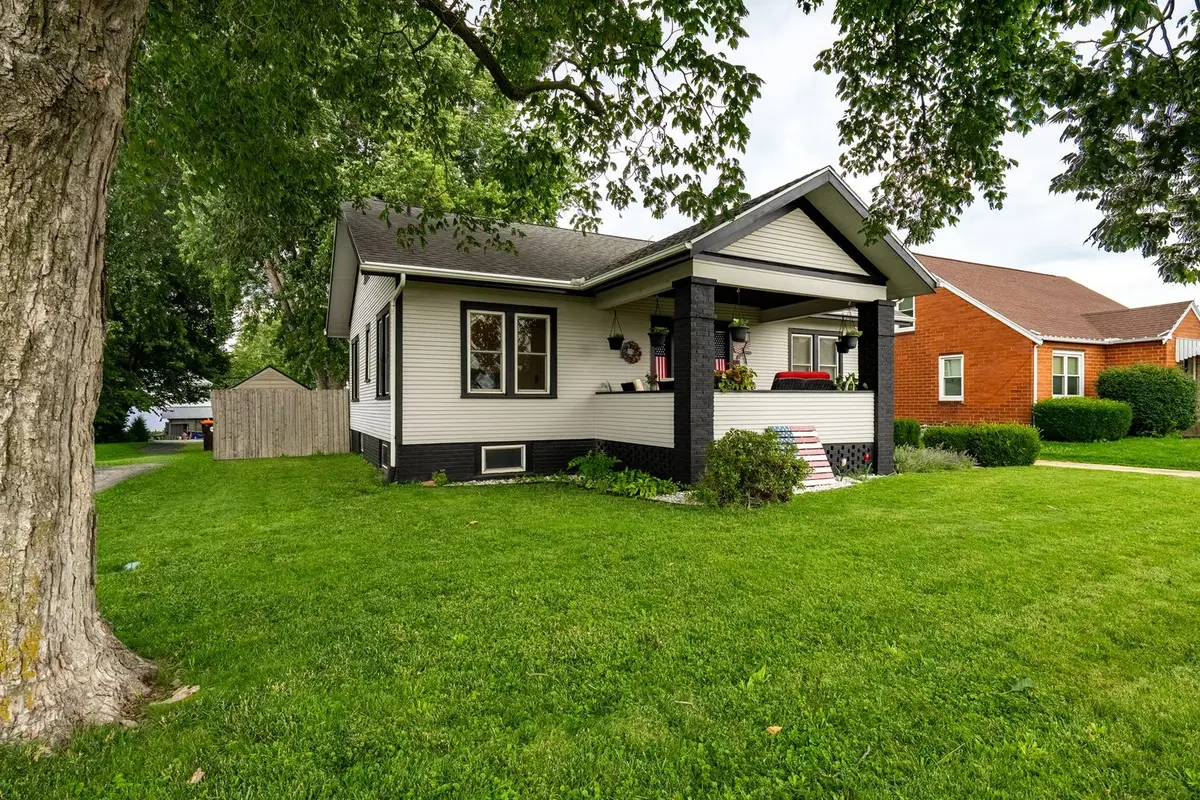 307 W Cleveland Street, Heyworth, IL 61745 - #1