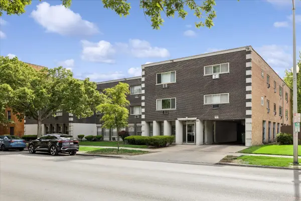 914 N Austin Boulevard #B8, Oak Park, IL 60302