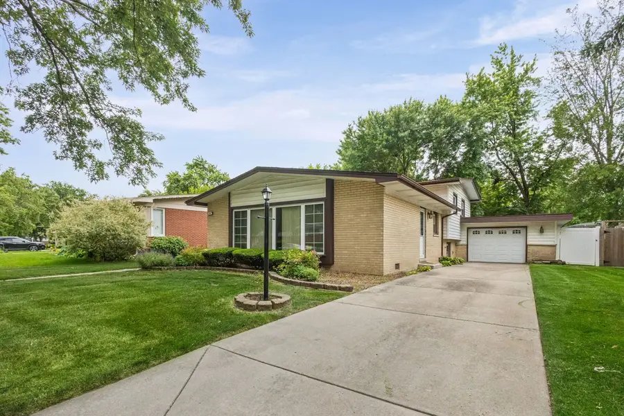 834 N Rainbow Drive, Glenwood, IL 60425 - #2
