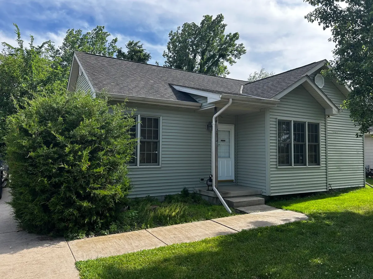 125 W 1st Street, Braidwood, IL 60408 - #1