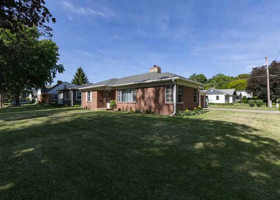 1030 N 3rd Street, Clinton, IA 52732 - #3