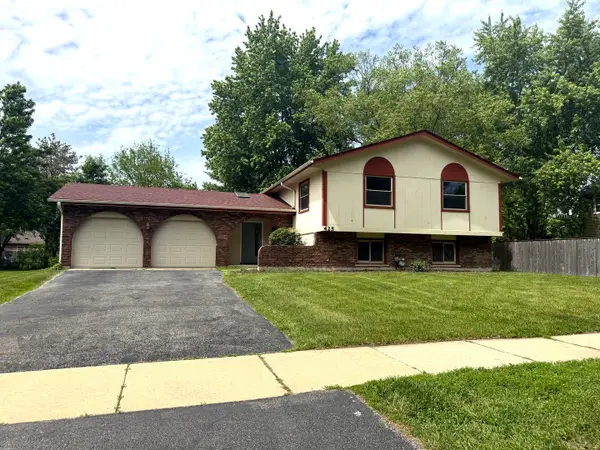 425 Carriage Hill Road, Naperville, IL 60565