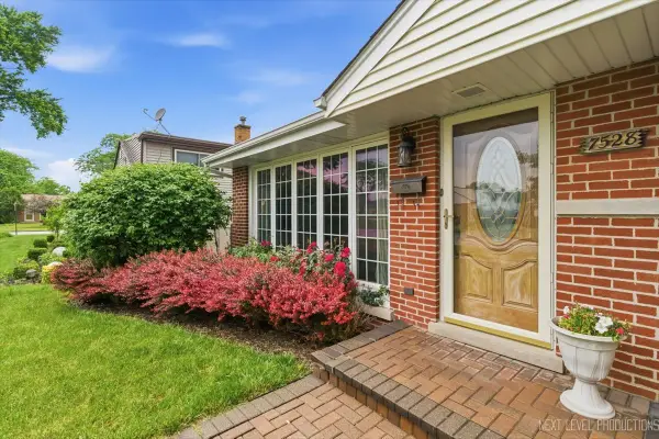 7528 Churchill Street, Morton Grove, IL 60053