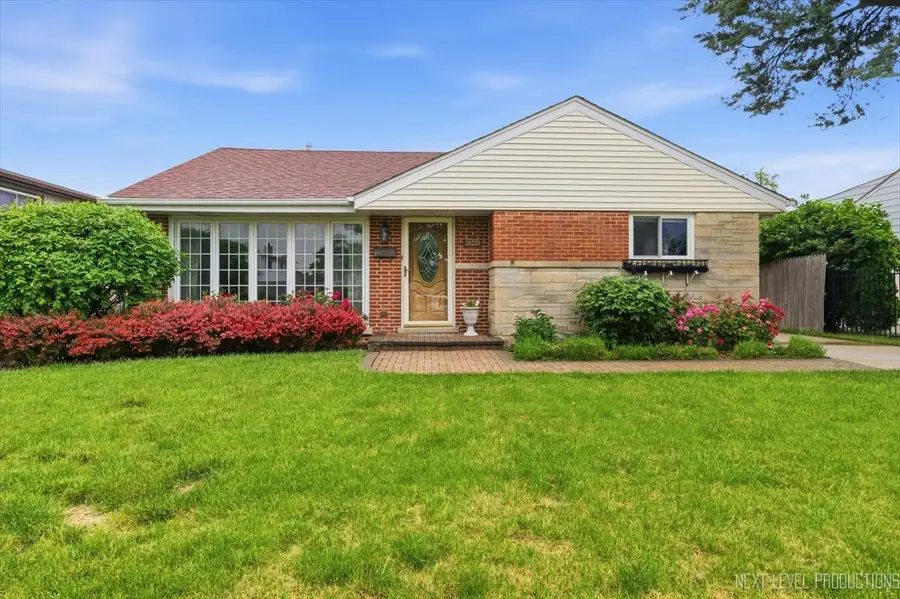 7528 Churchill Street, Morton Grove, IL 60053 - #3