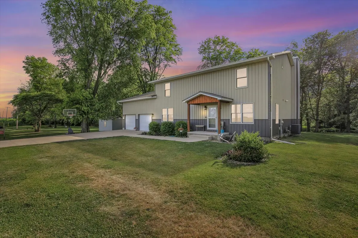 8909 N 2300 East Road, Fairbury, IL 61739 - #1