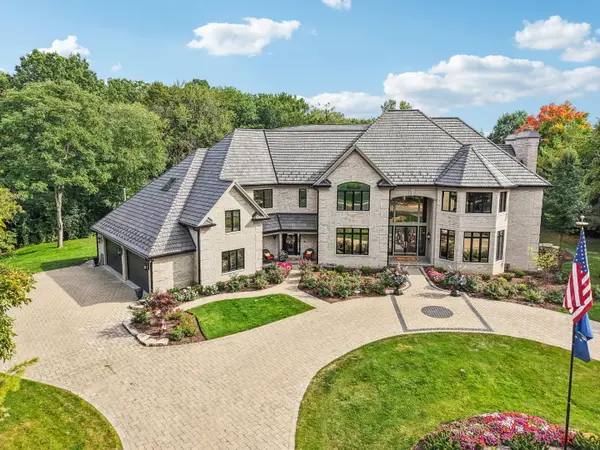 3001 Glen Eagles Court, St. Charles, IL 60174