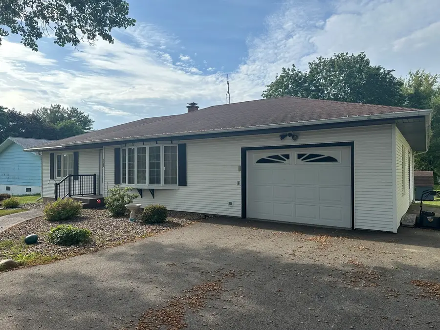 1723 E Lawn, Savanna, IL 61074 - #2