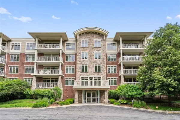 425 N Benjamin Drive #205, Vernon Hills, IL 60061