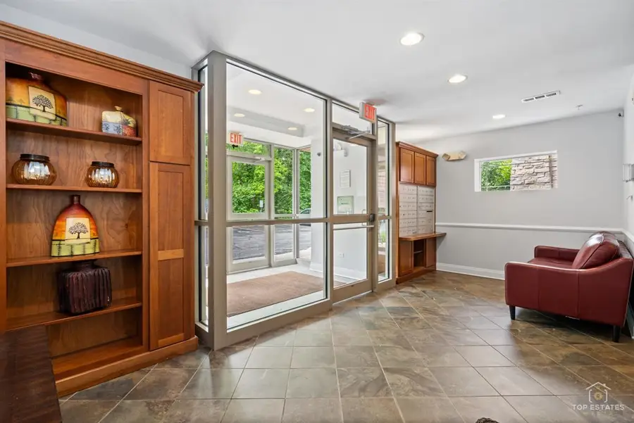 425 N Benjamin Drive #205, Vernon Hills, IL 60061 - #2
