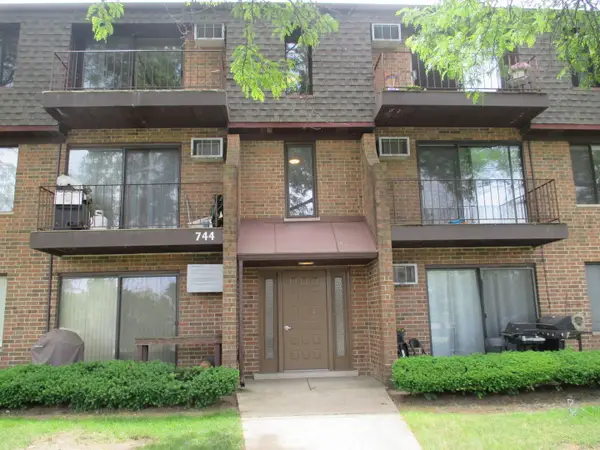 744 N Briar Hill Lane #4, Addison, IL 60101