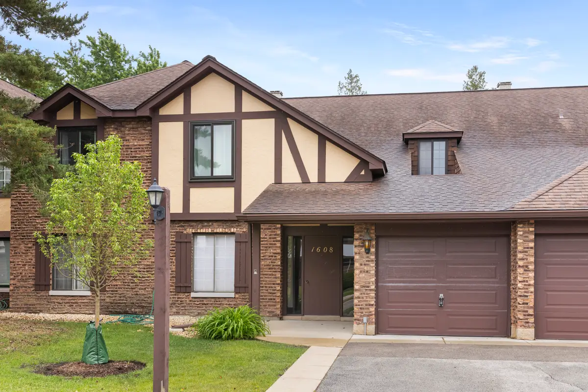 1608 Thames Court #A, Wheaton, IL 60189 - #1
