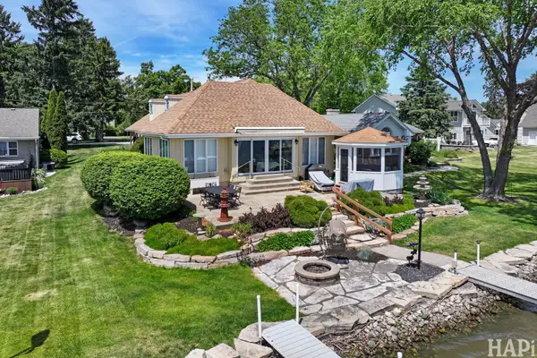 716 S Riverside Drive, McHenry, IL 60050