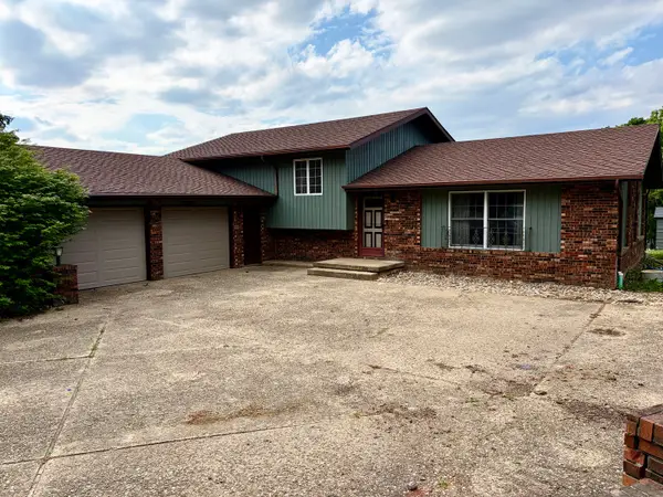 8819 Oak Drive, Clinton, IL 61727