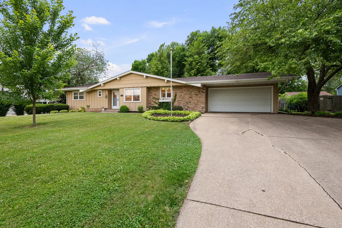 4326 El Rancho Drive, Davenport, IA 52806 - #1
