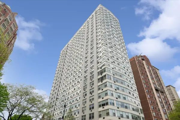 3900 N Lake Shore Drive #2B, Chicago, IL 60613