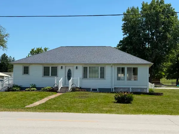 206 6th Avenue E, Andalusia, IL 61232