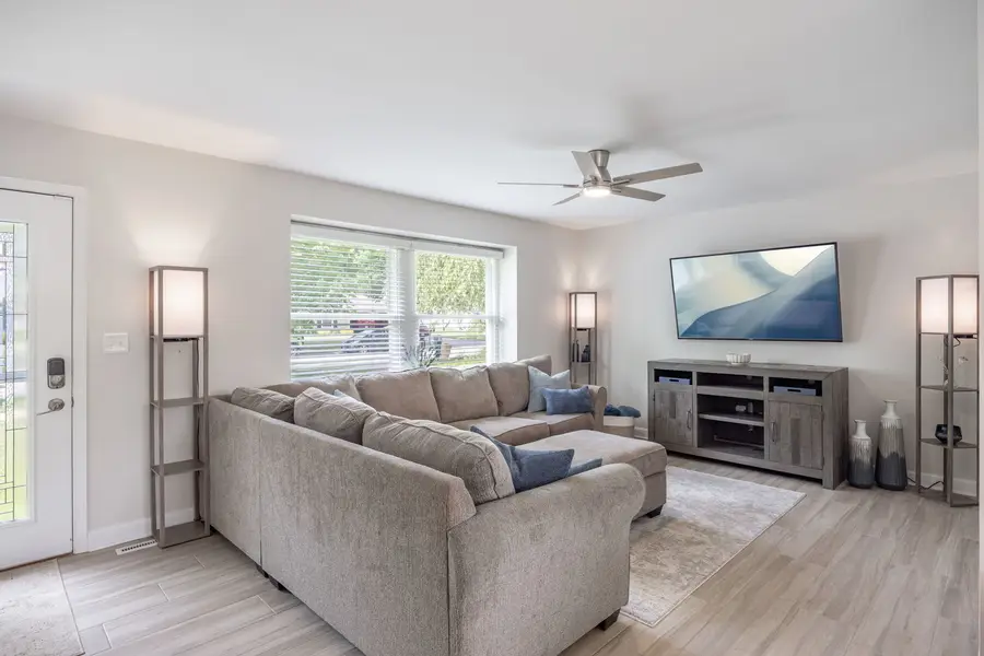 1513 Ronzheimer Avenue, Saint Charles, IL 60174 - #2