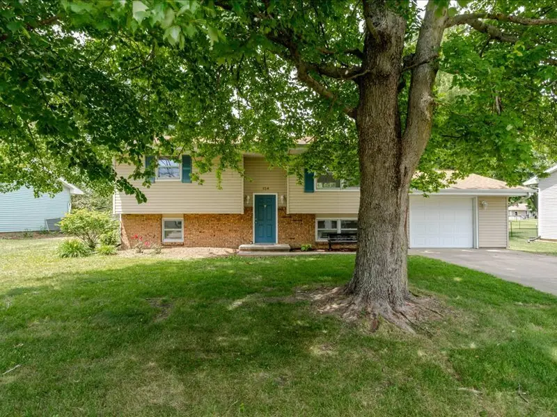 124 Hilton Drive, Lexington, IL 61753 - #1