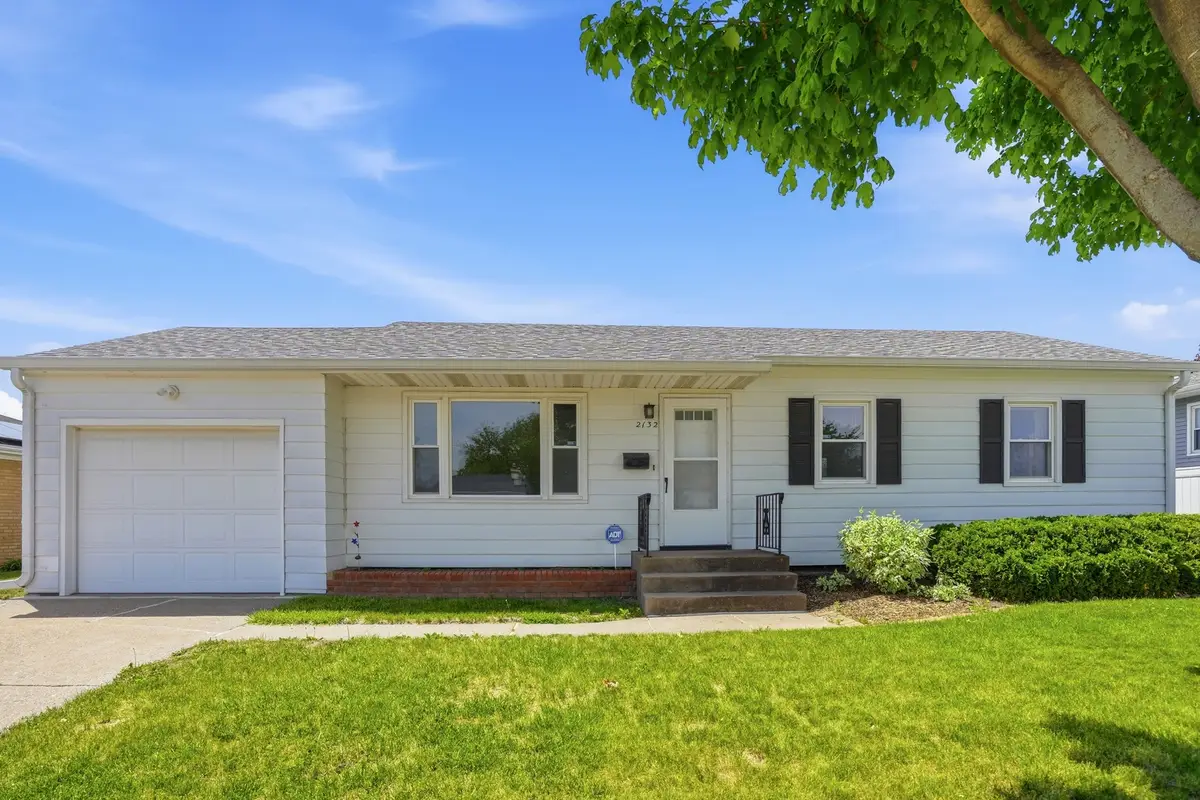 2132 N Elsie Avenue, Davenport, IA 52804 - #1