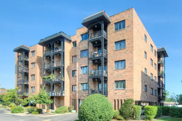9396 Landings Lane #405, Des Plaines, IL 60016