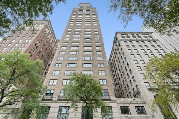 179 E Lake Shore Drive #25W, Chicago, IL 60611