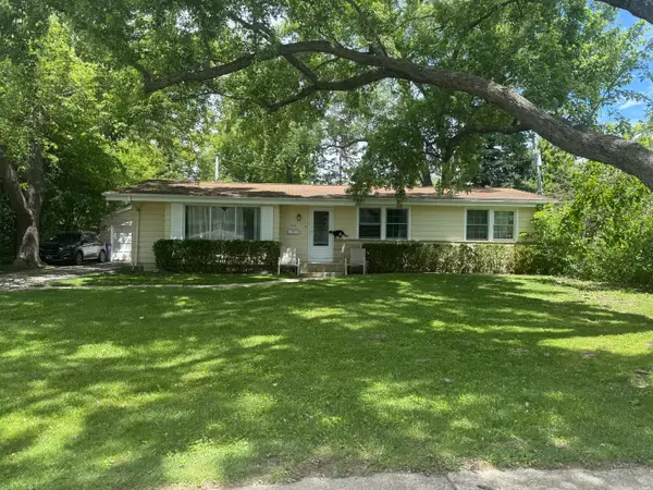 1215 Parkside Lane, Deerfield, IL 60015