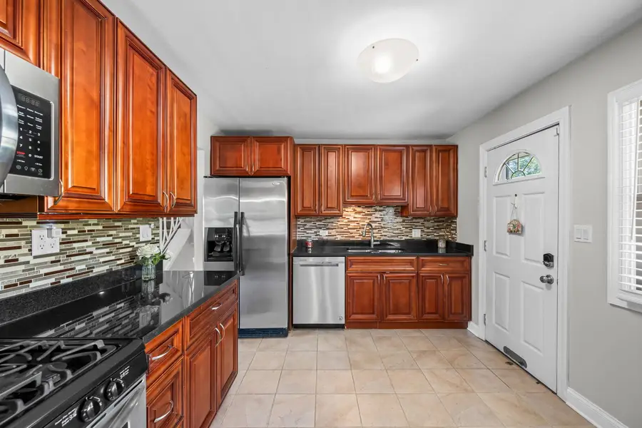 515 W Tanglewood Drive, Arlington Heights, IL 60004 - #3