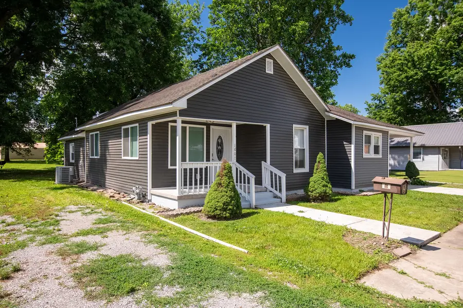 1608 W Adams Street, Herrin, IL 62948 - #2