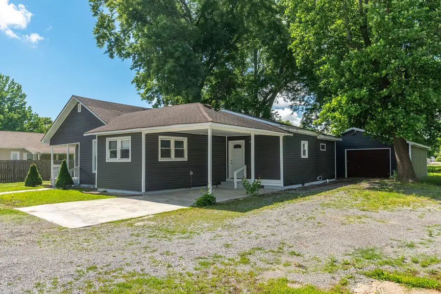 1608 W Adams Street, Herrin, IL 62948 - #3
