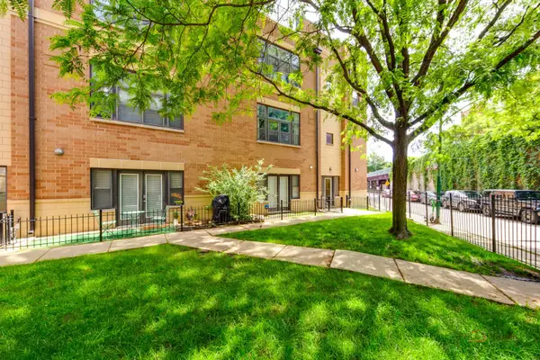 2300 W Bloomingdale Avenue #D, Chicago, IL 60647