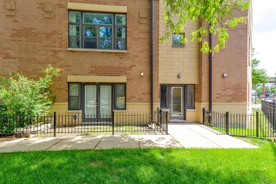 2300 W Bloomingdale Avenue #D, Chicago, IL 60647 - #3