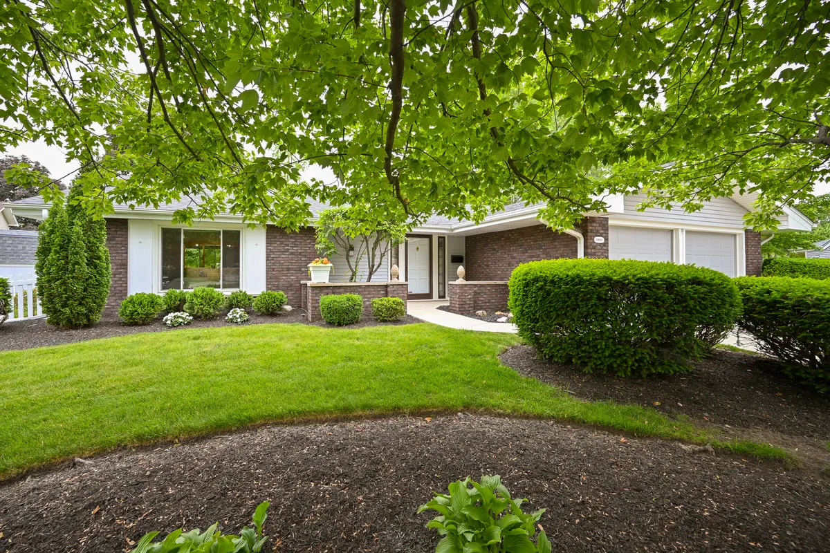 23W303 Cambridge Court, Glen Ellyn, IL 60137 - #1