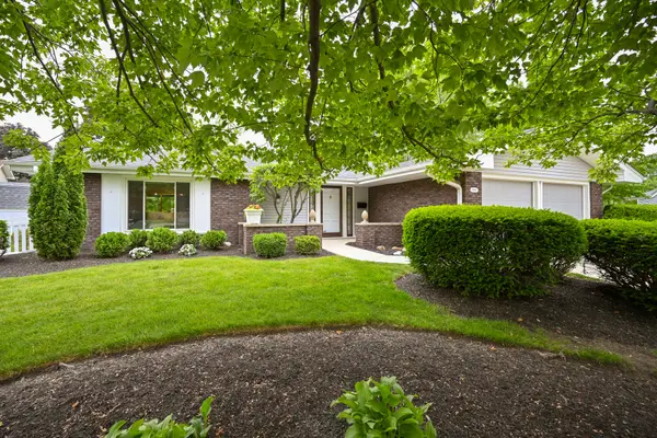 23W303 Cambridge Court, Glen Ellyn, IL 60137