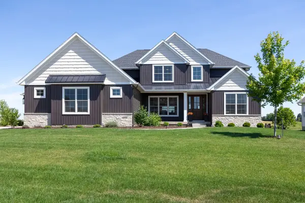 6888 Wilderness Pointe, Bettendorf, IA 52722