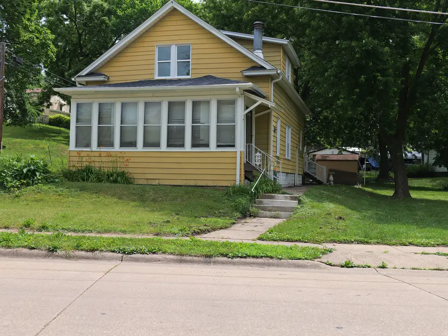 941 Sylvan Avenue, Davenport, IA 52803 - #2