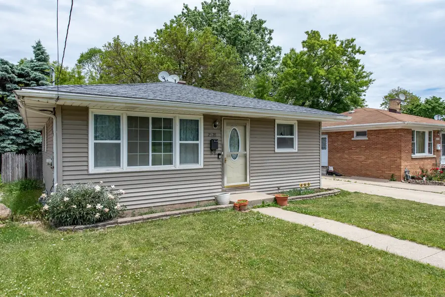 2528 Lucia Avenue, Waukegan, IL 60085 - #2