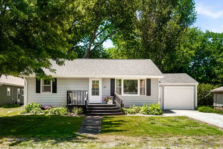 307 S Daniel Street, Leroy, IL 61752 - #2