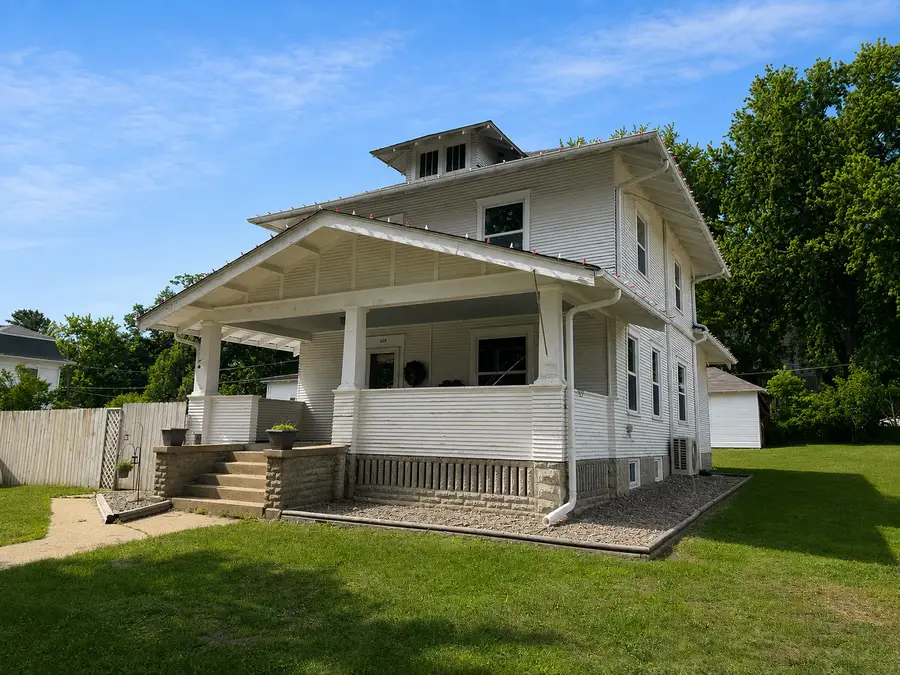 829 11th Avenue, Fulton, IL 61252 - #3