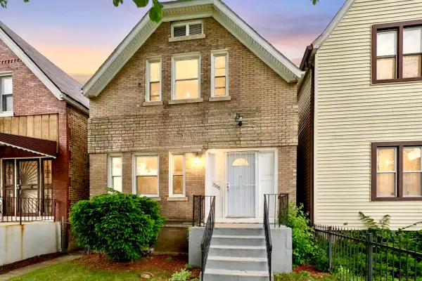 7005 S Eberhart Avenue, Chicago, IL 60637