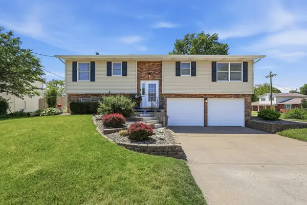 625 W Valley Drive, Eldridge, IA 52748